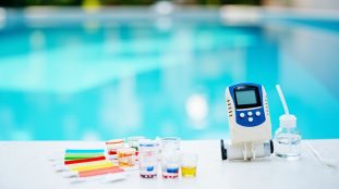 chlore en piscine: décryptage rapide pour plonger sûr