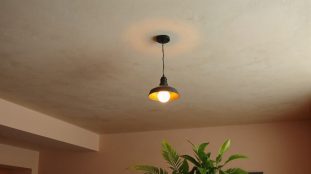 Pose de suspentes sur plafond béton