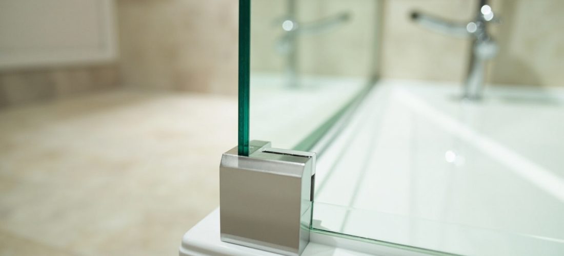 paroi de douche sur receveur : pose sûre et étanche